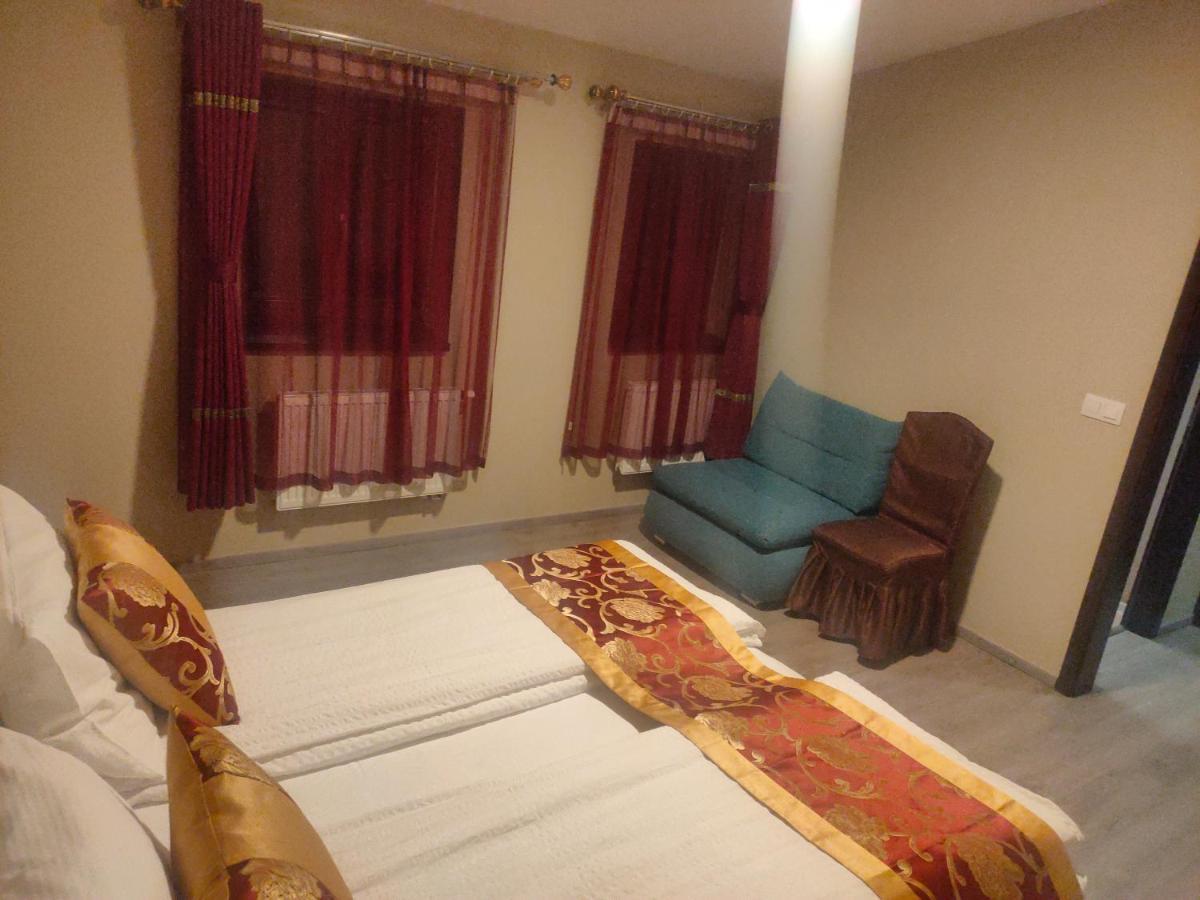 Sun-house Pension&restaurant -parkingfree- Hotel Prag