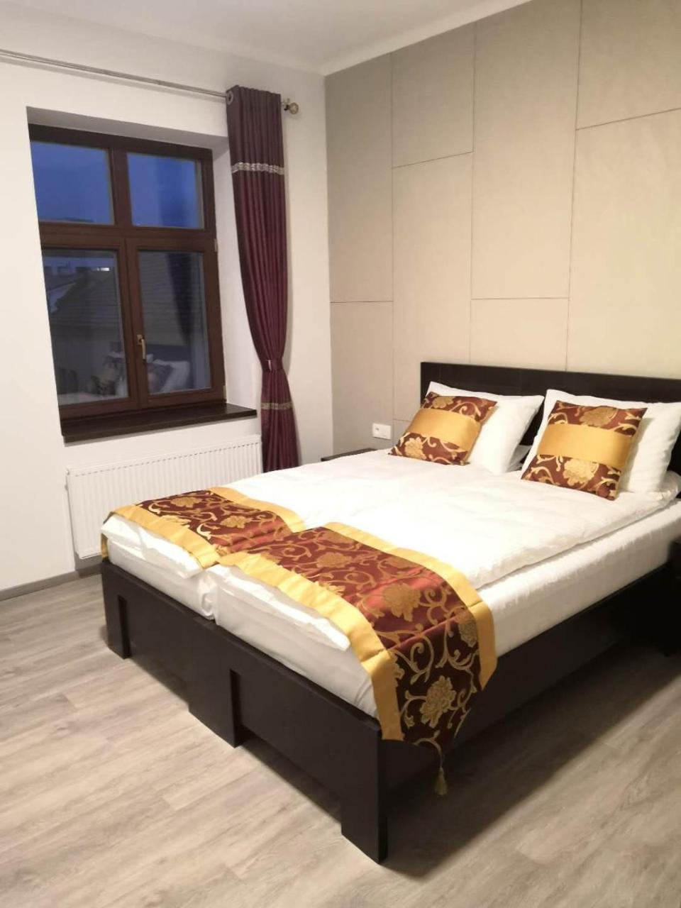 Sun-house Pension&restaurant -parkingfree- Hotel Prag