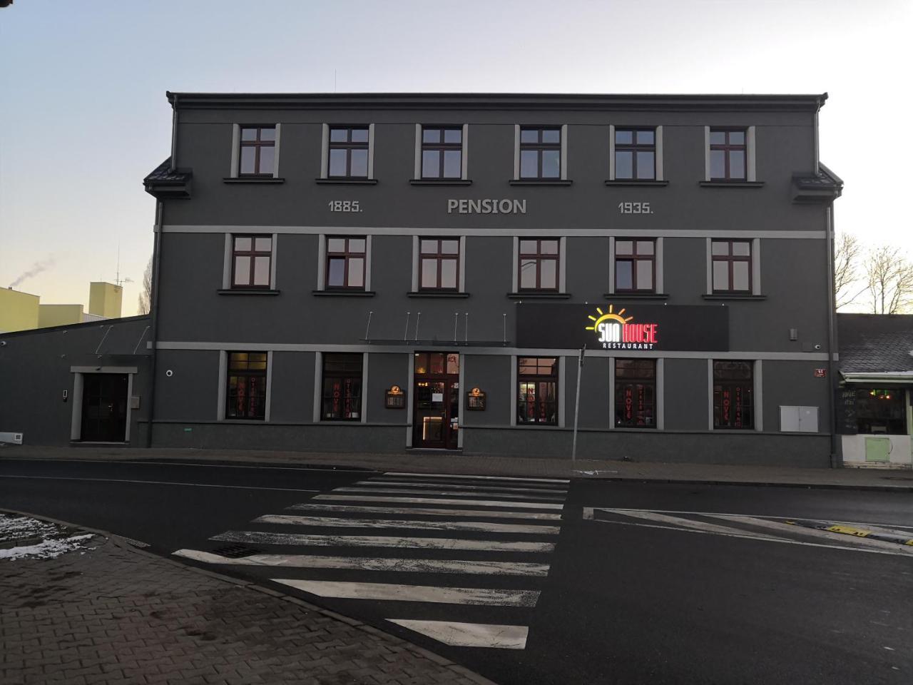 Hotel Sun-house Pension&restaurant -parkingfree- Prag
